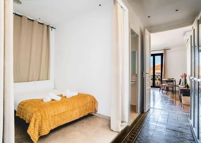 Gran Via Historic Catalan 4Bd Only For Families Or Business Groups