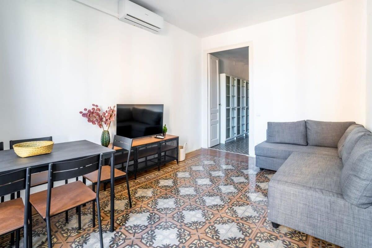 Gran Via Historic Catalan 4bd Only For Families Or Business Groups *