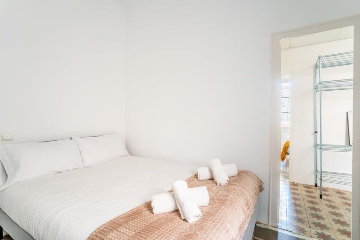 Gran Via Historic Catalan 4bd Only For Families Or Business Groups *