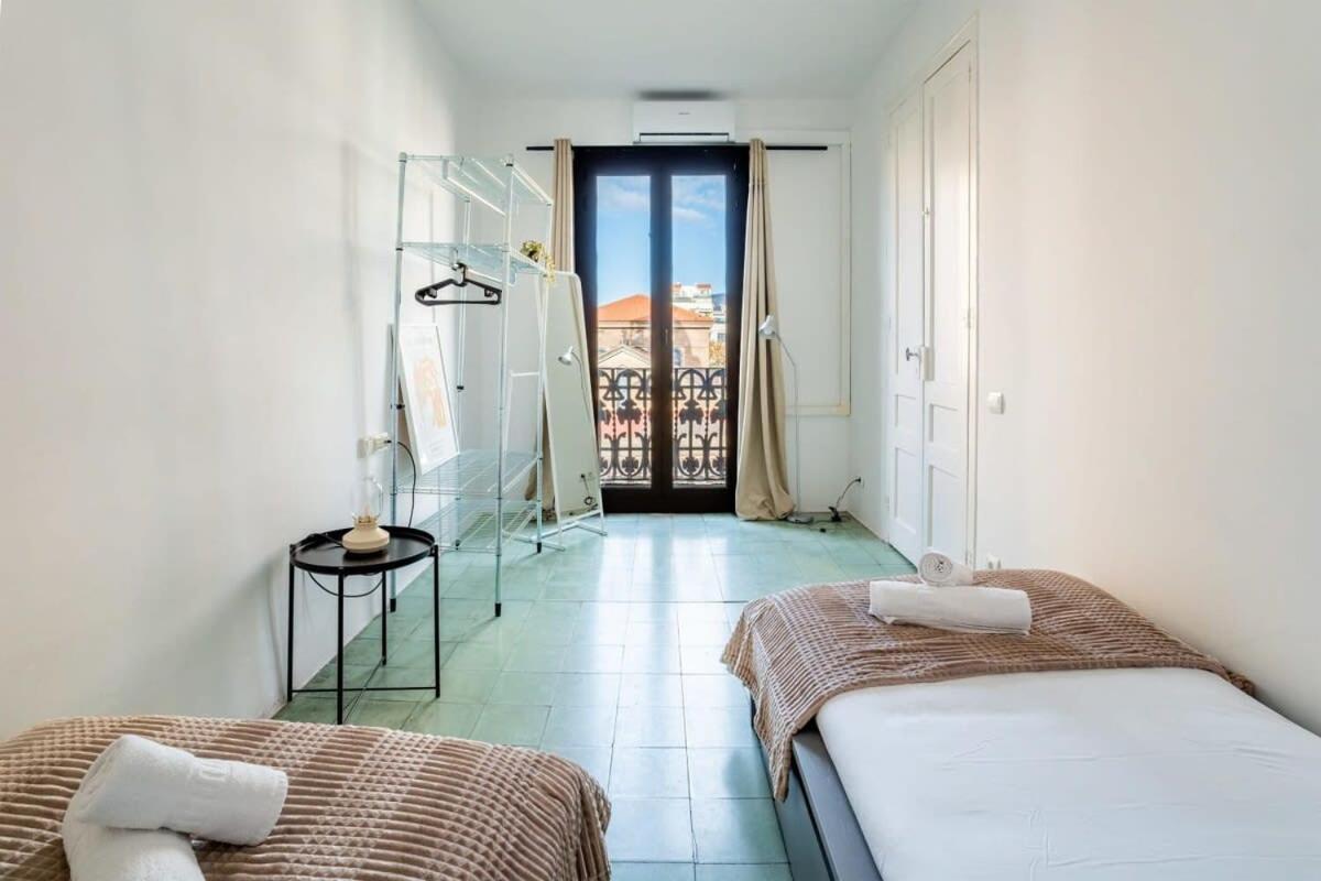 Gran Via Historic Catalan 4bd Only For Families Or Business Groups