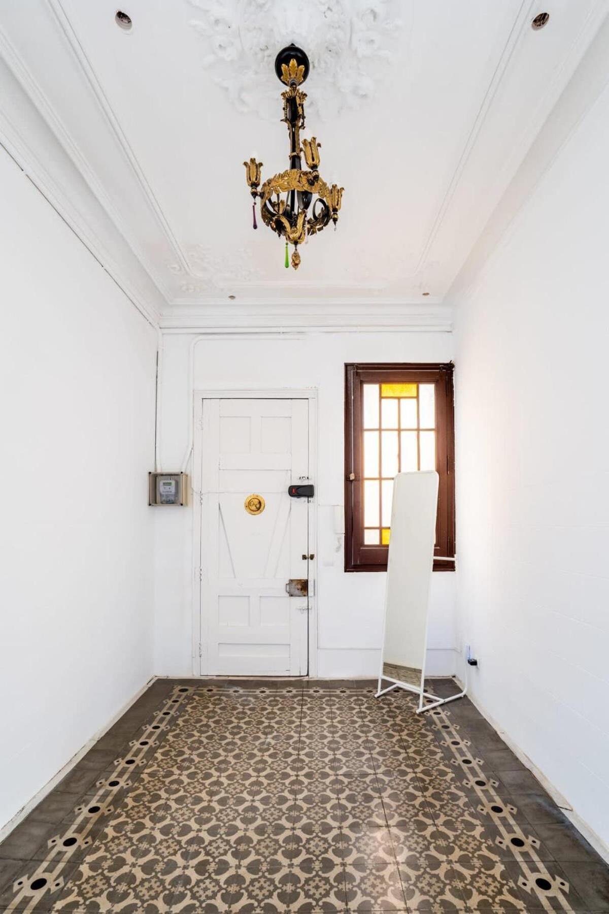 Gran Via Historic Catalan 4bd Only For Families Or Business Groups *