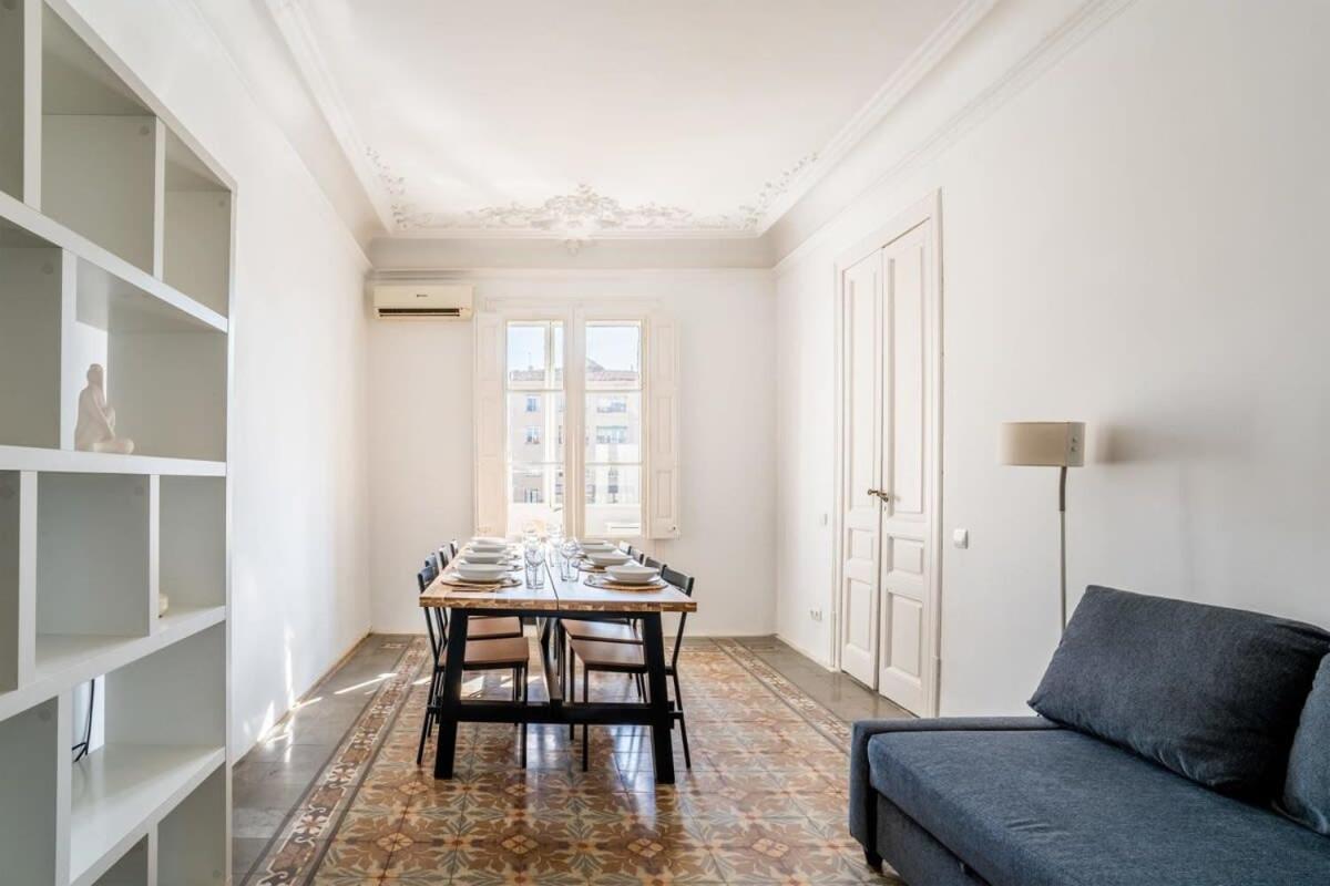 Apartment Gran Via Historic Catalan 4bd Only For Families Or Business Groups